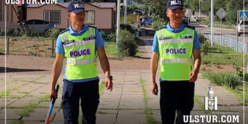 Усанд сайн сэлж чадахгүй ч хүний амь аврах нь чухал байсан тул эргэлзэлгүйгээр шууд гол руу орсон