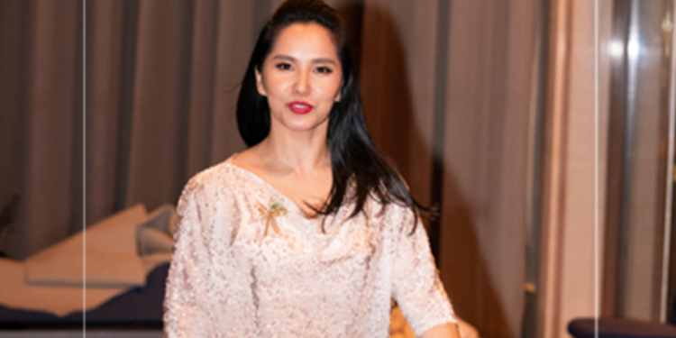 Жүжигчин Гэрэлцэцэг нандин үрийнхээ зургийг ил гаргав