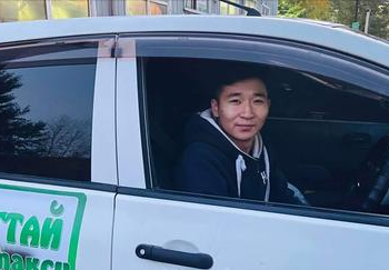 Айрагтай таксины жолооч Ж.Энхбат: Үйлчлүүлэгчдээ айраг аягалж өгөхөөр гайхахын зэрэгцээ их сайхан хүлээж авдаг