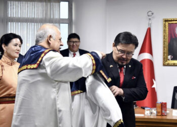 УИХ-ын дарга Г.Занданшатарт Туркийн их сургуулиас хүндэт доктор цол олгов