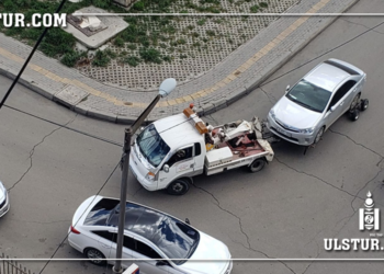 Ачигдсан машиныг ачуулаад явж байхдаа 1-р эгнээгээр зорчсон хэмээн давхар торгожээ