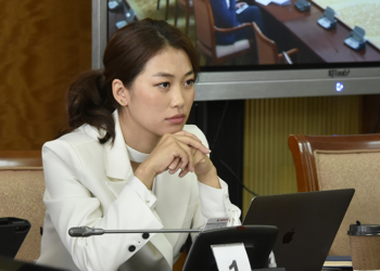 Ш.Адьшаа: Үндсэн хууль зөрчсөн ЦХХХ-ны дэд сайд Б.Болор-Эрдэнэд хариуцлага тооцох ёстой