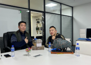 Д.Мөнх-Эрдэнэ: МУГТ Э.Цэндбаатар дүүд би өгөх ёстойгоо шоу хийлгүй өрөөндөө дуудаад ерөөлийн үг хэлээд өгсөн…