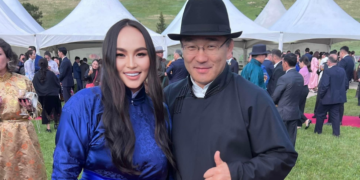 Б.Цэцэг: Ажил хийх гэсэн хүмүүсээ үнэхээр дэмждэггүй юм байна төр засагтай aлaлцaнa…жагсаалд оролцохыг уриалж байна