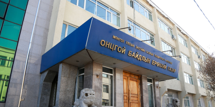 Ууланд алхахаар явсан хоёр иргэн төөрч, нэг нь нac бapжээ