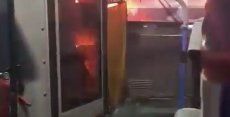 Автобусны жолооч кабиндаа газ асааж өөрийгөө дулаацуулсан гэх асуудалд тайлбарыг ийнхүү өгчээ