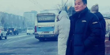 Түгжрэлийн сайд автобусаар зорчиж ажил байдалтайгаа танилцжээ