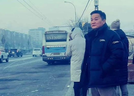 Түгжрэлийн сайд автобусаар зорчиж ажил байдалтайгаа танилцжээ