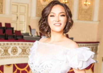 Ө.Уянга: Театрын ажил элгээрээ хэвтчихсэн талаар шүүмжилсэн биш ажлаасаа халагдчихлаа