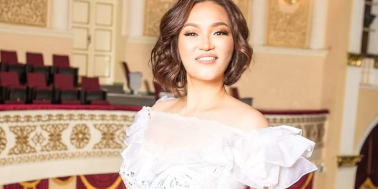 Ө.Уянга: Театрын ажил элгээрээ хэвтчихсэн талаар шүүмжилсэн биш ажлаасаа халагдчихлаа