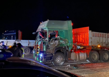 Замын-Үүдээс Эрээн рүү нэвтрэх автомашиныг дараалалгүй болгосны улмаас долоон машин мөргөлдөж, жолооч нар гэмтжээ