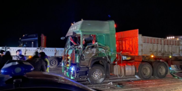 Замын-Үүдээс Эрээн рүү нэвтрэх автомашиныг дараалалгүй болгосны улмаас долоон машин мөргөлдөж, жолооч нар гэмтжээ