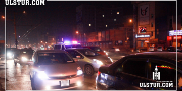 Таксинд явж байсан эмэгтэйн xooлойг бooж, автомашиныг нь дээpэмдcэн хэрэг гарчээ