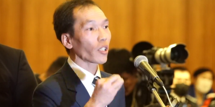 Б.Бат-Очир /Монголоо/: Би хоёр настай байхдаа хойд аавдаа зoдyyлaaд найм хоног ухаангүй сэхээнд орж байсан