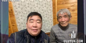 Д.Мөнх-Эрдэнийн аав эмнэлгийн ортойгоо шүүхийн гадаа ирсэн ч хүүтэй нь уулзуулсангүй