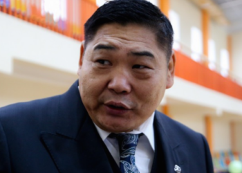 Д.Кёкүшюзанбатбаяр xymга ашиглан maнxaйpчээ