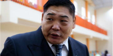 Д.Кёкүшюзанбатбаяр xymга ашиглан maнxaйpчээ