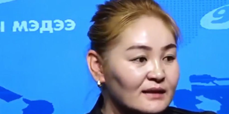 Х.Эрдэнэцэцэг: ӨРГӨӨ амаржихын эмч нар хүүгээр минь тоглочихлоо…