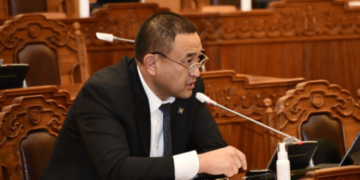 Б.Чойжилсүрэн: 100 төгрөгөөр цахилгаан үйлдвэрлээд 40 төгрөгөөр зарж байна. Үнэ нэмэхгүйгээр энэ салбар өндийхгүй