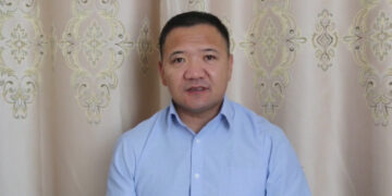 Говь-Алтайн Засаг дарга “Өөр намынхан аймагт нь очиж иргэдтэй уулзалт хийхэд” тогоо тасалдаг уу?