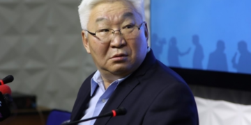 Э.Бат-Үүл: Хүүк Их Британийн хаан сэнтийд залах ёслолд оролцсонд Путины Орос “боож үхэх нь”…