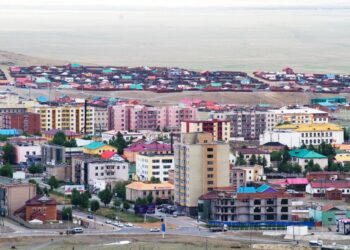 Өвөрхангайд бусдад хүчирхийлүүлсэн өсвөр насны охин өндрөөс үсэрч амиа хорлосон хэрэг гарчээ. Эх сурвалжуудын хэлснээр удаа дараа цагдаагийн байгууллагад гомдол гаргаж байжээ…