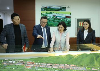 МОНГОЛ УЛСЫН ЕРӨНХИЙЛӨГЧИЙН ҮЙЛДВЭР, ҮЙЛЧИЛГЭЭНИЙ БОДЛОГЫН ЗӨВЛӨХ Ч.ДАВААБАЯР “ЭМЭЭЛТ ЭКО АЖ ҮЙЛДВЭРИЙН ПАРК” ТӨСӨЛТЭЙ ТАНИЛЦЛАА