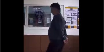 Бага насны охин руу чат бичсэн 36 настай эрэгтэйг саатуулан шалгаж байна