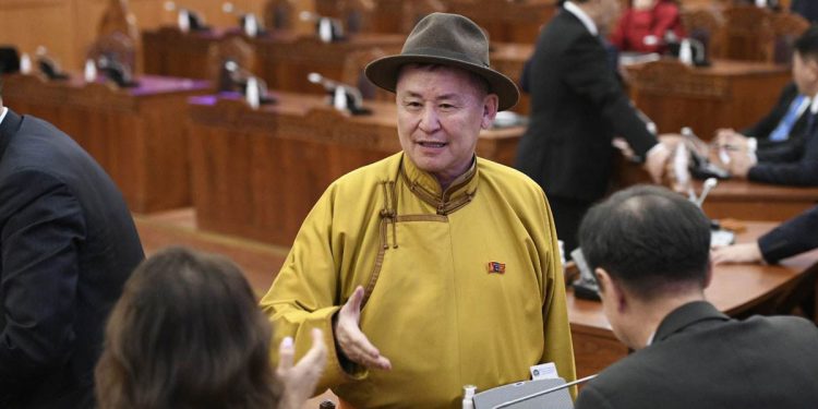 “Жороо морь уяж түрүүлж, айрагдуулсан уяачид цол олгох” Ш.Адьшаагийн санаачилсан хуулийн төслийг байнгын хороо дэмжсэн байна