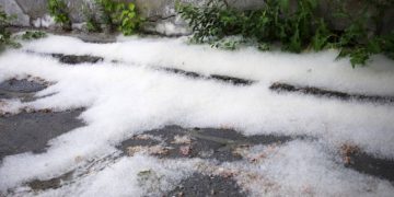 Модны унгирал шатааснаас үүдэж Приус 30 автомашин шатжээ