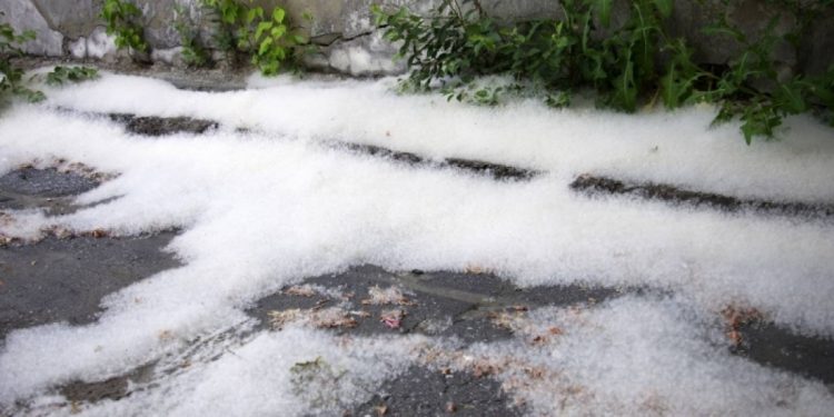 Модны унгирал шатааснаас үүдэж Приус 30 автомашин шатжээ