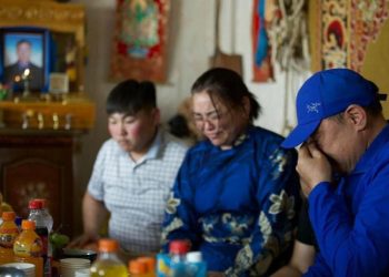 Сант сумын АН-ын дарга Б.Баянмөнх агсныг маргааш эцсийн замд нь үдэх тул тус намын “Ажлын хэсэг”-ийн төлөөлөл Өвөрхангай аймаг руу явжээ