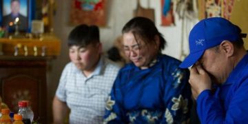 Сант сумын АН-ын дарга Б.Баянмөнх агсныг маргааш эцсийн замд нь үдэх тул тус намын “Ажлын хэсэг”-ийн төлөөлөл Өвөрхангай аймаг руу явжээ