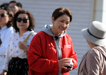 Л.НИНЖЖАМЦ: ЭЭЖҮҮД, ЭМЭГТЭЙЧҮҮДИЙНХЭЭ ДУУ ХООЛОЙГ ХҮРГЭНЭ