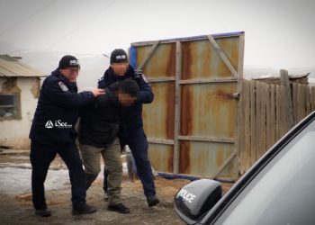 ШУУРХАЙ: Сант сумын АН-ын дарга Б.Баянмөнхийг хөнөөсөн МАН-ын ухуулагч П.Отгонбаатарыг цагдан хорьж, “Үзэл бодлоор нь бусдыг үзэн ядаж алсан” гэж шалгаж байгаа бололтой