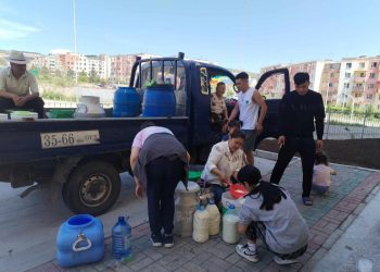 Орхон аймгийн малчин “зуднаар малчдадаа тусалсан аймгийнхандаа” талархал илэрхийлж 1000 литр сүү, тараг үнэгүй тараажээ