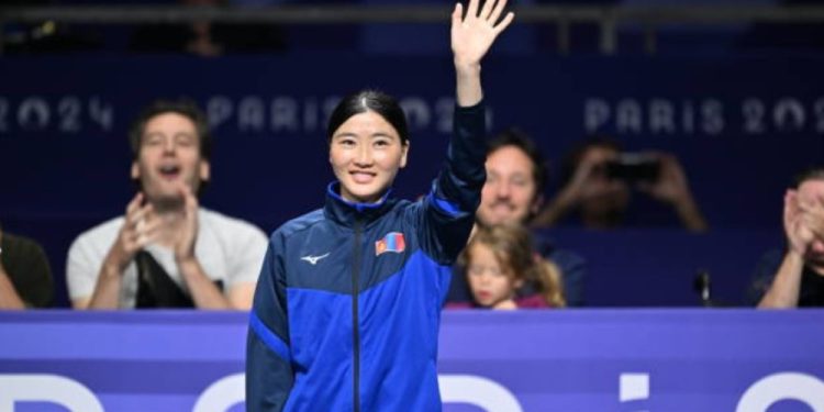 Паралимпын аварга У.Сүрэнжавыг Завхан аймгийн удирдлагууд 200 сая төгрөгөөр шагналаа