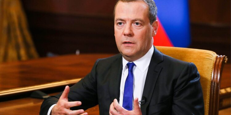 Медведев Оросын нисэх онгоцны буудал руу дайрсны хариуг заавал авна гэв