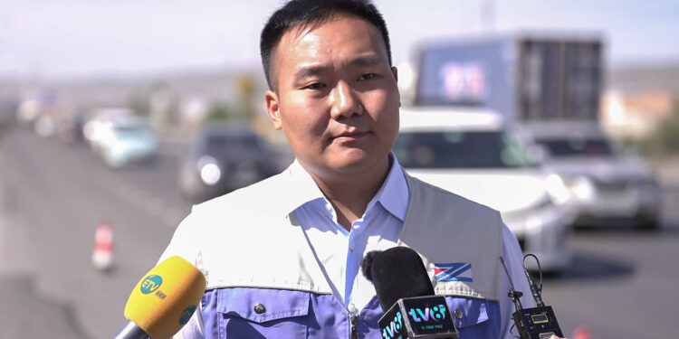 УИХ-ын гишүүдэд уураа гаргадаг Б.Одбаяр гэж хэн бэ?!