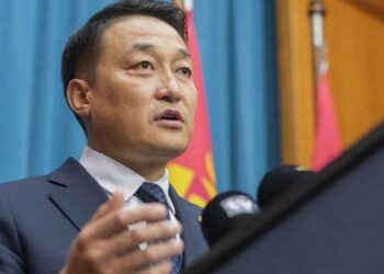 Л.Оюун-Эрдэнийн араас Д.Амарбаясгаланг огцруулах уу