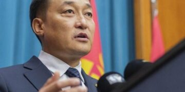 Л.Оюун-Эрдэнийн араас Д.Амарбаясгаланг огцруулах уу