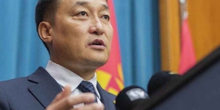 Л.Оюун-Эрдэнийн араас Д.Амарбаясгаланг огцруулах уу