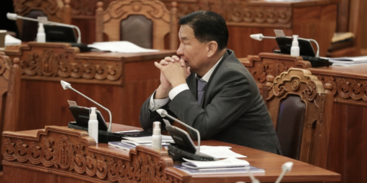 Ц.ДАВААСҮРЭН: УИХ-ЫН ТОГТООЛЫГ ҮХЦ ЗӨРЧИЛТЭЙ ГЭЖ ҮЗЭХГҮЙ БАЙХ ГЭЖ НАЙДАЖ БАЙНА