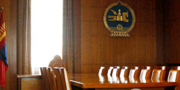 Ордоор “оролдсон” Засгийн газар огцордог